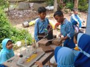 Keren, Siswa dan Guru SDN Banioro Ubah Limbah Plastik Jadi BBM