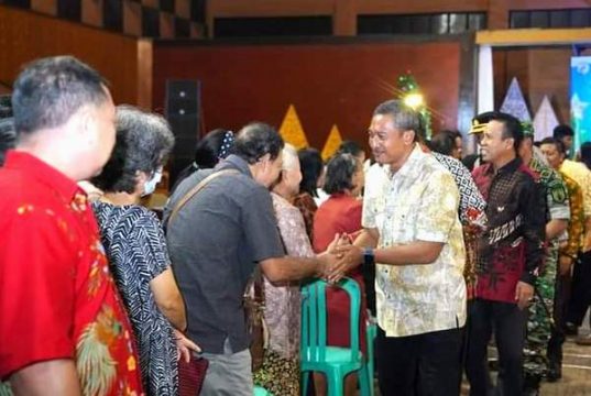 Bupati Pacitan Persembahkan Puisi ”Makna Sebuah Tititpan” Karya WS Rendra