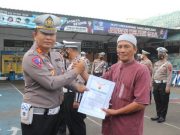 Pasang Kaca Cembung, Warga Karanganyar Peroleh Penghargaan