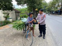 Jumat Berkah Patroli Bansos Mobiling Polsek Blora Bagikan Paket Sembako