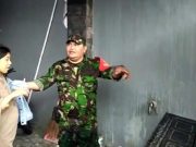 Saat Kota Semarang Dikepung Banjir Babinsa Tlogosari Kulon Bantu Ibu Melahirkan