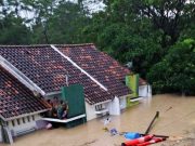 Tanggul Kali Babon Semarang Jebol Puluhan Rumah Perum Dinar Indah Meteseh Terendam Air Setinggi 3 Meter