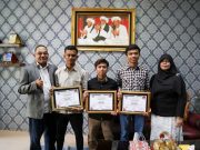 Mahasiswa Hukum Unissula Juara Nasional Debat Konstitusi