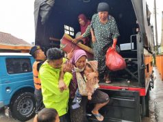 Satu Pengungsi Banjir Kudus Harus Dilarikan ke Puskesmas Karena Sakit