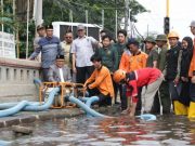 Unissula Lakukan PKM Keringkan Jalan Kaligawe
