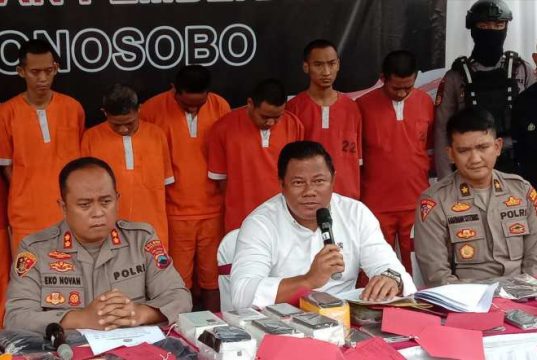 Modus Operandi Pencurian HP di Keramaian, Pelaku : “Dorong Korban, Sikat Sasaran!”