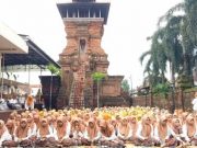 Ribuan Santri Qudsiyyah Khataman Serentak di Makam KHR Asnawi