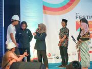 Festival Komed USM, Puisi Komunitas Gembel Crew Hipnotis Penonton
