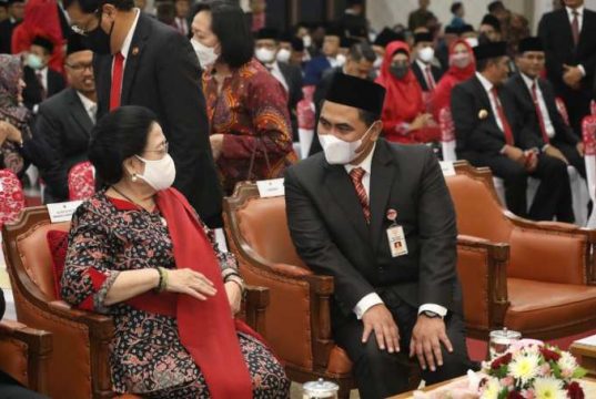 Momen Taj Yasin Duduk Bareng Bu Mega, Dapat Amanat Turunkan Stunting