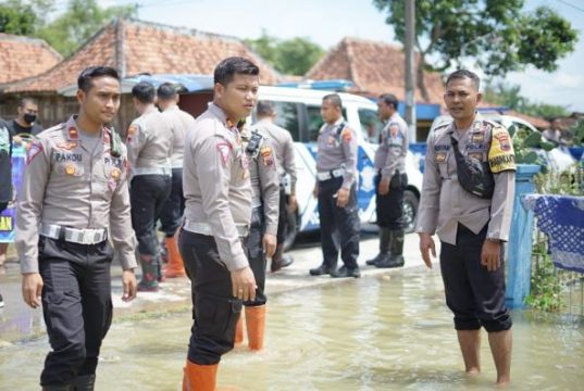 Puluhan Rumah Warga Lemahputih Brati Masih Terendam Banjir