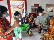 Kelenteng An Hok Bio Purwodadi Dibersihkan, Patung Dilap dengan Kuas Lembut