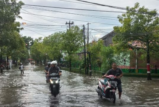 Hujan Deras di Purwodadi, Jalan dan Perkampungan Kebanjiran