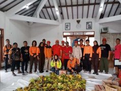 Dapur Umum Banjir Dorang Ditutup, Edy Sujatmiko Kirim Pisang