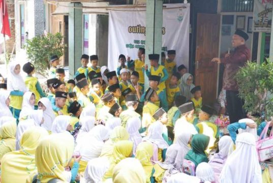 Bangun Karakter Siswa, Ini yang Dilakukan SD Miftahussa’adah Kudus di Sentra Mainan Tradisional Karanganyar