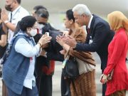 Ganjar dan Istri Jemput Megawati di Bandara Ahmad Yani