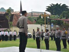 Tiga Personel Polresta Surakarta Menerima Kenaikan Pangkat Pengabdian