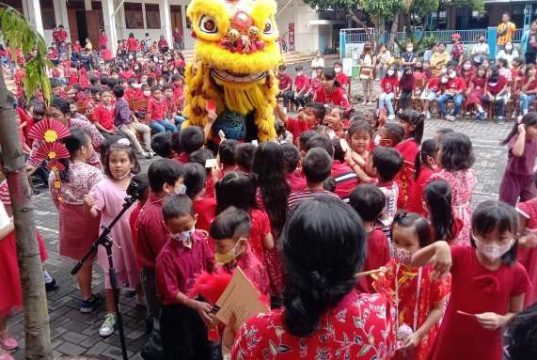Program Literasi SD Kanisius Tlogosari Kulon, Gelar Dialog dan Tampilkan Barongsai