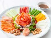 Mengandung Makna Filosofi, Makanan Khas Imlek Salad Yu Sheng yang Kaya akan Manfaat