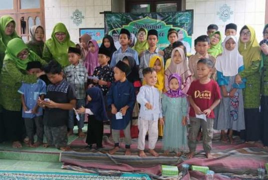 Muslimat NU Petekeyan Adakan Santunan Yatama