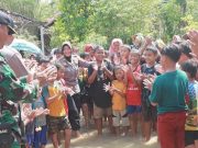 Anak Korban Banjir Belum Bisa Sekolah, Polres Grobogan Berikan Trauma Healing