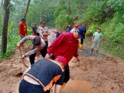 Akses Jalan di Jatiroto dan Purwantoro Wonogiri Terputus