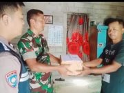 Babinsa dan Bhabinkamtibmas Bantu Sembako Warga Kurang Mampu