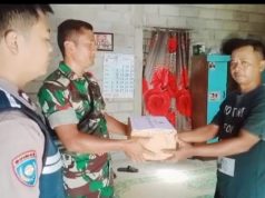 Babinsa dan Bhabinkamtibmas Bantu Sembako Warga Kurang Mampu