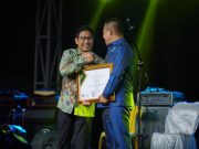 Bupati Terima Penghargaan Bakti Ekonomi Desa dari Kemendes