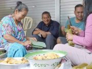 Wuih, Bupati Pacitan Njajan Lontong Pecel di Pasar Arjowinagun