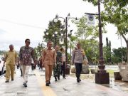 Trotoar Alun-alun Dipercantik dengan Batu Alam Khas Pacitan