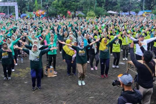 Sambut Satu Abad NU, Ribuan Kader Fatayat Kudus Senam Bareng