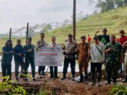 Pemasangan Plakat Sosialisasi Kawasan Sabuk Hijau Bendungan Bener di Wilayah Wonosobo