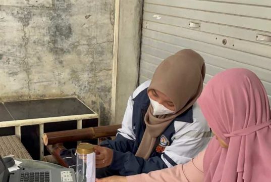 Satu-Satunya yang Ada di Desa Banjaranyar, Mahasiswi KKN Undip Buat Video Promosi UMKM Bawang Goreng