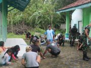 Yonif 410/Alugoro Lakukan Karya Bakti di SDN 2 Bangkle Blora