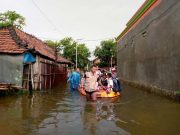 Belasan Warga Payaman, Kudus Mulai Mengungsi Akibat Banjir
