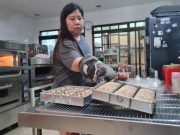 Pemesanan Roti Gandjel Rel Naik 100% Usai Ikuti Lapak Ganjar