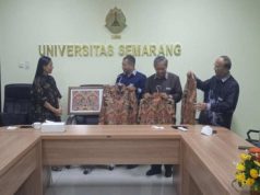Rektor USM Terima Desain Batik untuk Uniform Dosen dan Mahasiswa Pariwisata