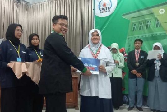 Siswi MTs NU Banat Kudus Raih Medali Perunggu di Semarang Robotic Games 2023