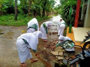 Tanamkan Peduli Sampah Sejak Dini, SMP Tahfizd Annur Mangunan Ajak Para Siswa Bersihkan Lingkungan