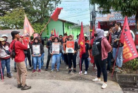 Buntut Video Viral Pekerja Debat Bosnya, Puluhan Buruh Demo di Disnaker Grobogan