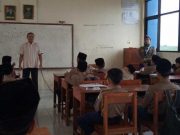 Terapkan Pembelajaran Berdiferensiasi, SMP Asy Syifa’ Blimbingrejo Ajak Siswa Belajar Membuat Berita