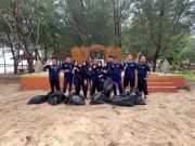 Mahasiswa KKN Unisnu Jepara Gelar Aksi Bersih Sampah di Pantai Pulo Swalan Rembang