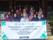 Packaging dan Pemasaran Menjadi Tema Pelatihan Mahasiswa KKN Unisnu di Desa Pendem