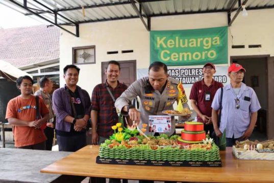 Ucapkan Selamat HPN Kapolresta Surakarta Kunjungi Wartawan di Posko Cemoro