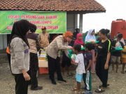 Pramuka Peduli Kwarda Jateng Berikan Bantuan Alat Tulis Sekolah dan Sembako untuk Korban Rob Pekalongan