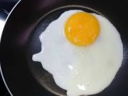Ini Cara Bikin Telur Mata Sapi Over Easy Tradisional