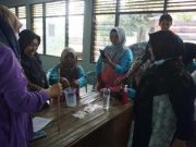 Kolaborasi Mahasiswa KKN Unwahas dan Unisnu Ajak Masyarakat Sukorejo dalam Pembuatan Sabun Cair