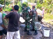 Babinsa Bersama Warga Perbaiki Jalan di Desa Mlokomanis Wetan Ngadirojo Wonogiri