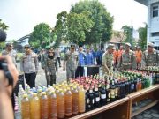 Jelang Ramadan, Bupati dan Forkompimda Musnahkan 729 Botol Miras