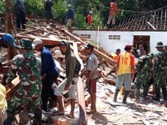 Prajurit TNI Wonogiri Kerja Bakti Bantu Korban Tanah Longsor